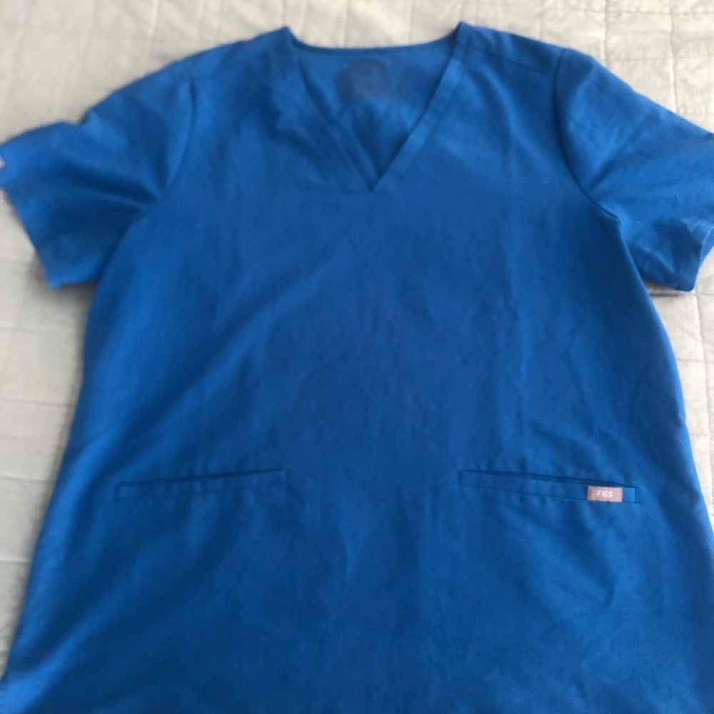 FIGS Casma three pocket scrub top
